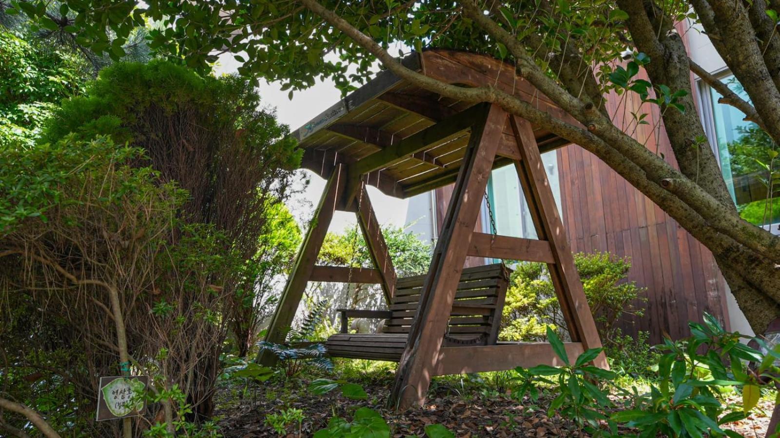 Jeju Eco Suites Seogwipo Exterior foto