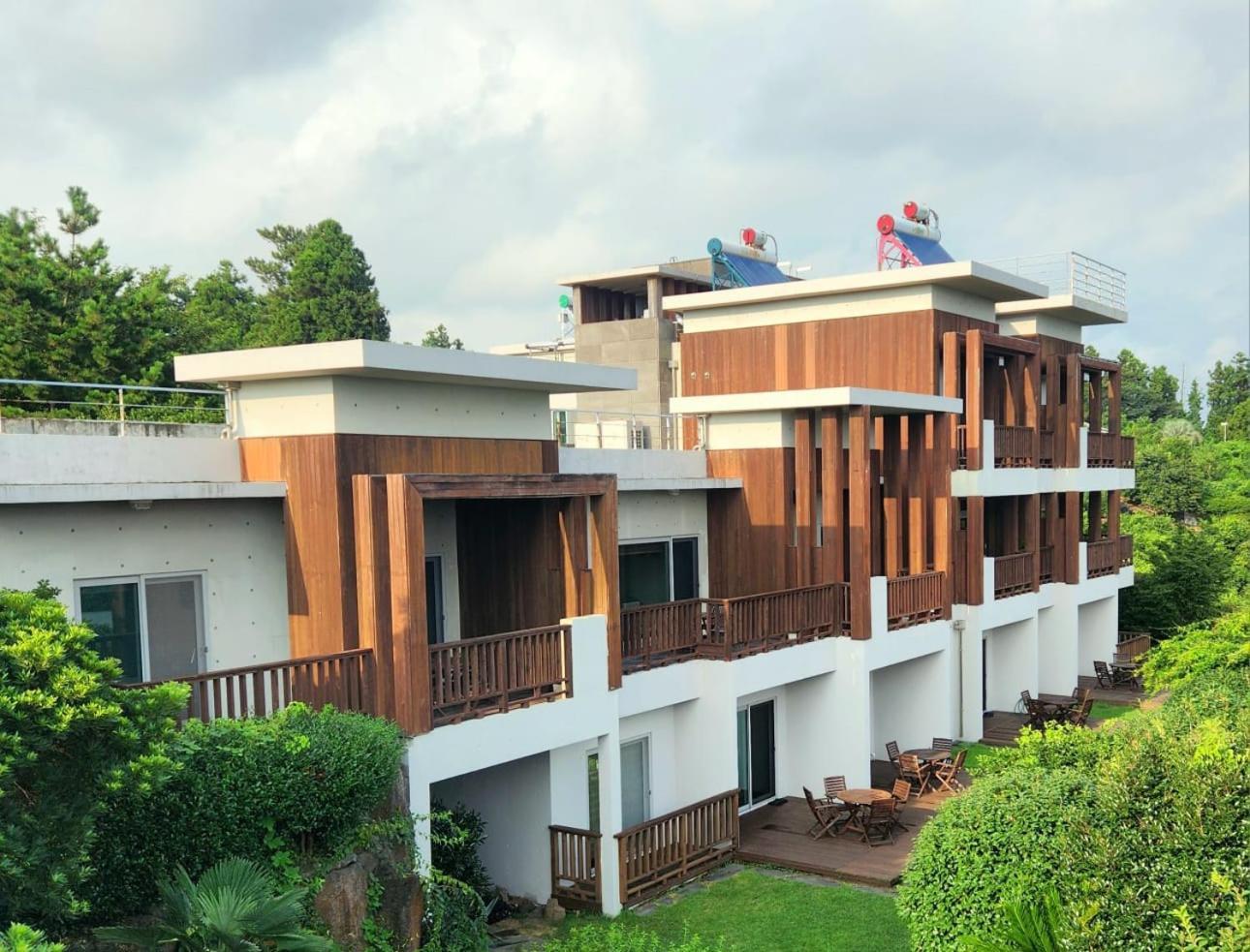 Jeju Eco Suites Seogwipo Exterior foto